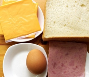 Làm mới vị giác sau tết với bánh mì chiên trứng sốt phô mai